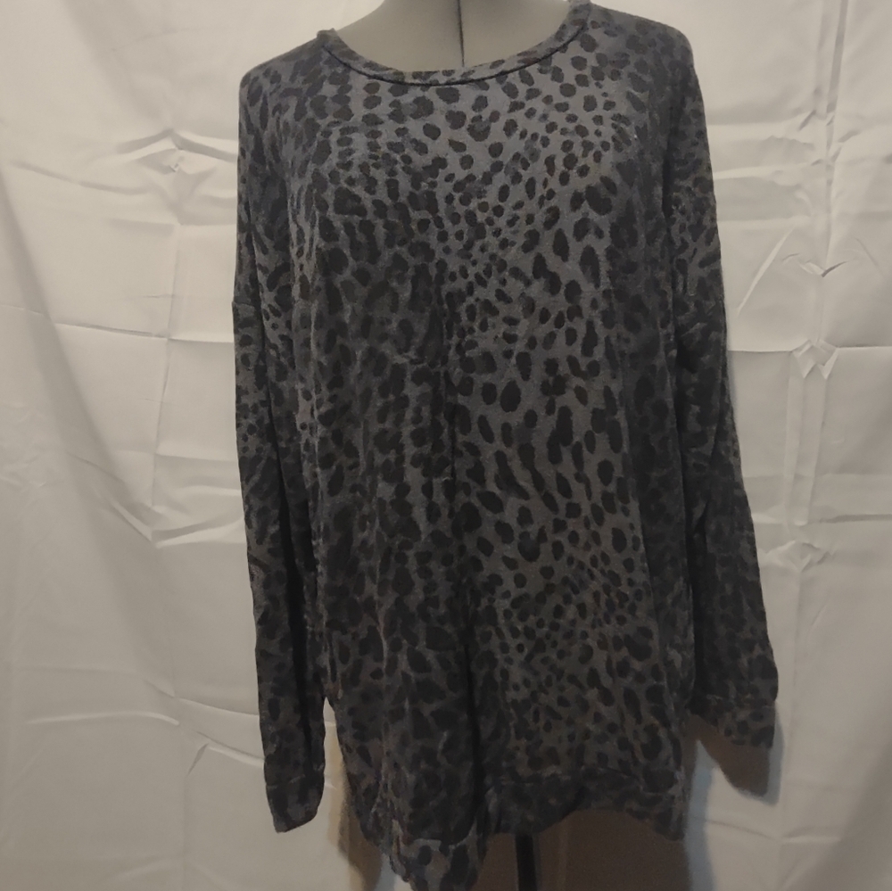 🍌 Workshop Size 1x Grey Leopard Print Long Sleeve Blouse